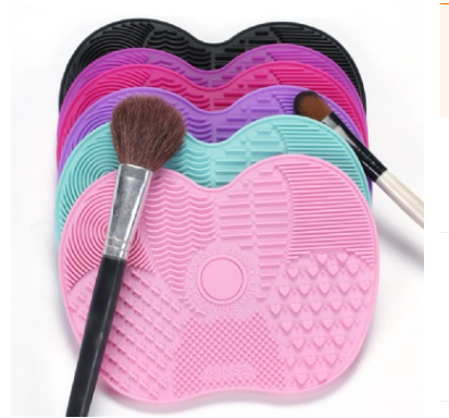 Makeup brush cleaning pad