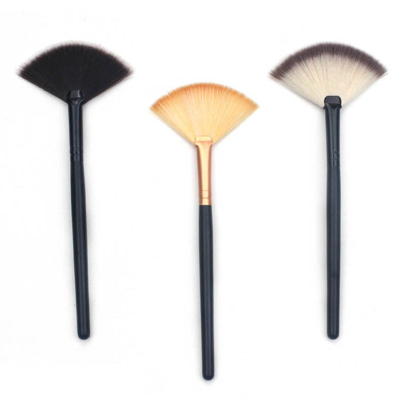 Fan Shaped Beauty Makeup Brush